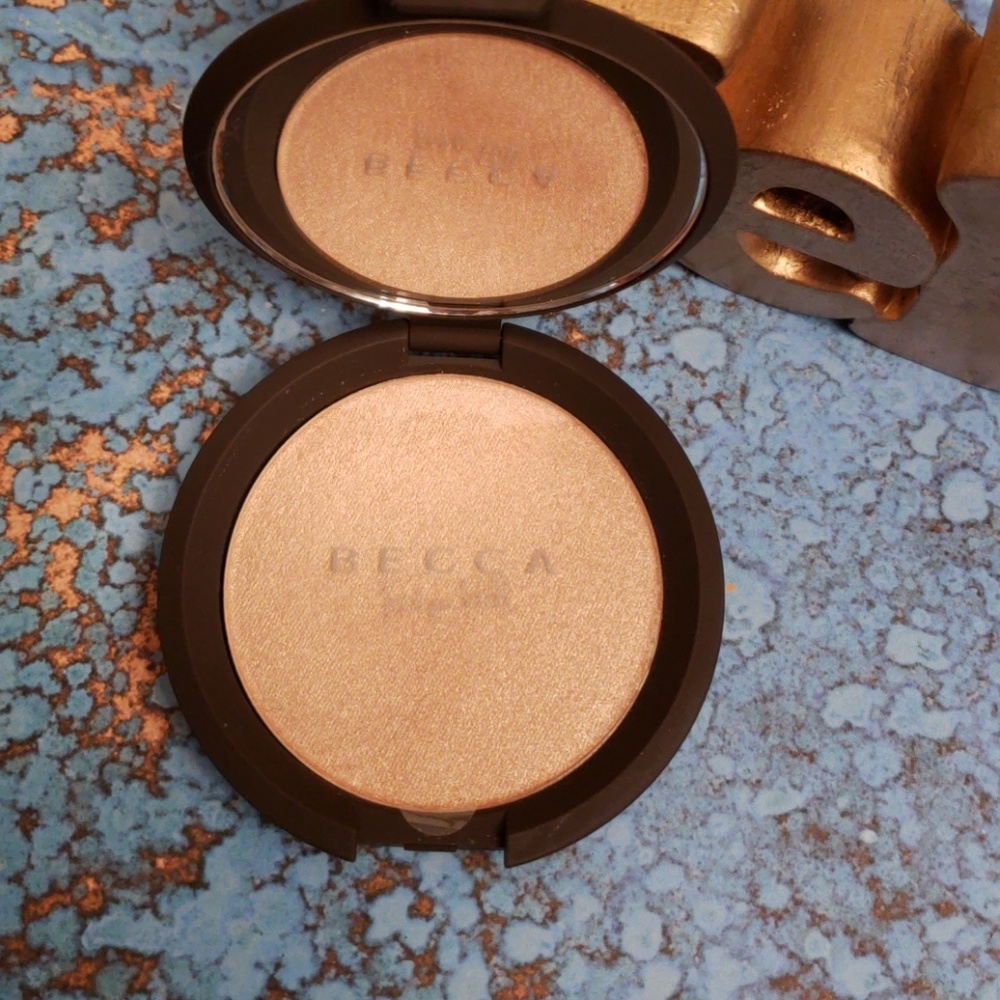 BECCA & JACLYN HILL CHAMPAGNE POP